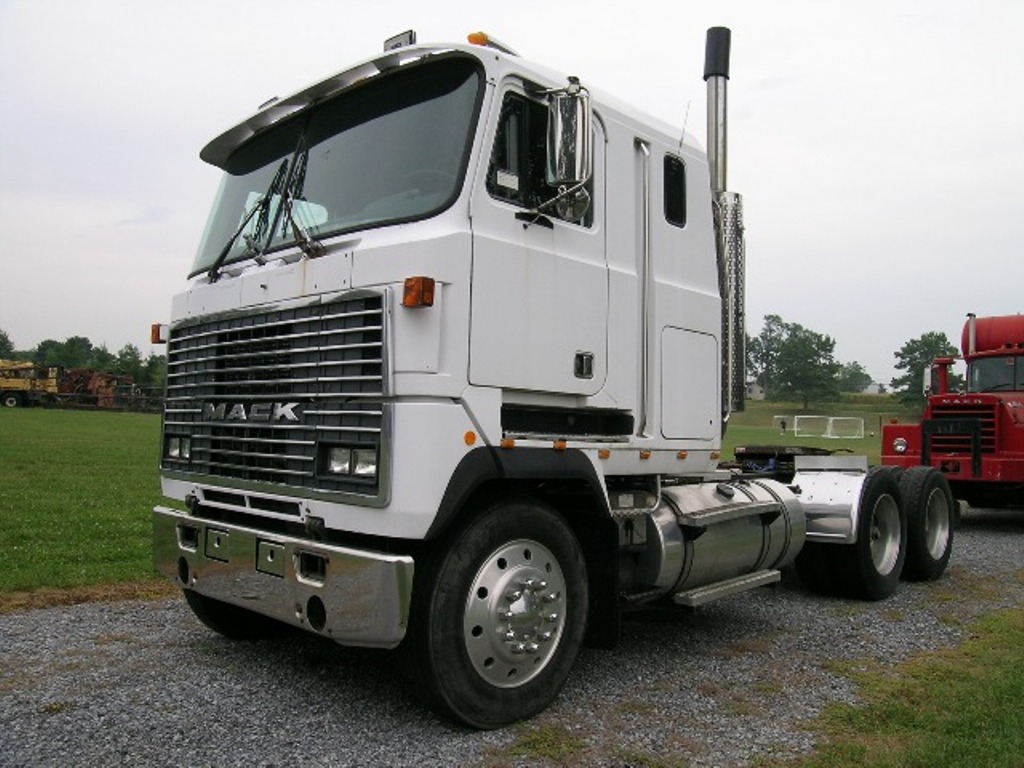 TopWorldAuto >> Photos of Mack MH613 - photo galleries