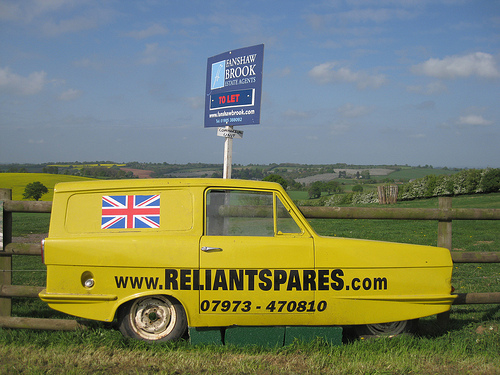 Reliant Regal Supervan 330