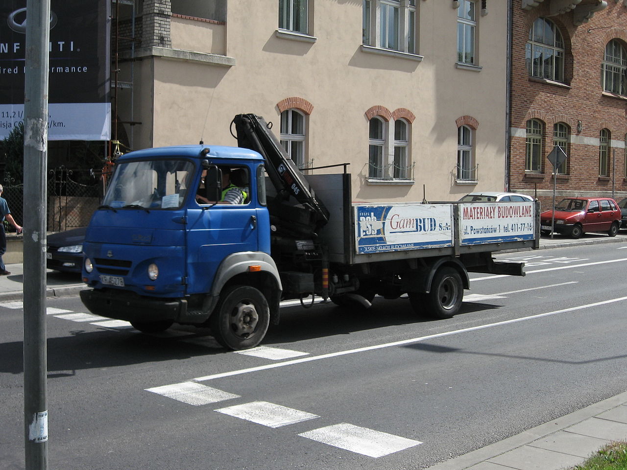 File:Blue Avia A75 truck on Zygmunta KrasiÅ„skiego avenue in KrakÃ³w ...