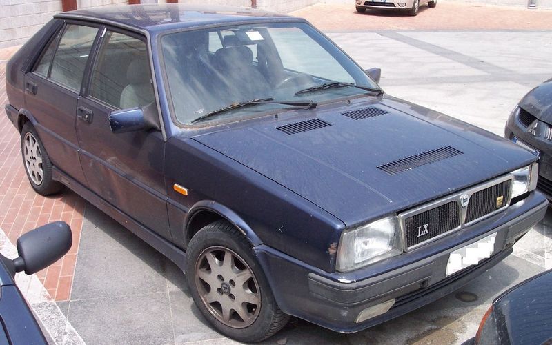 LANCIA Delta LX 1500: Photo gallery, complete information about ...