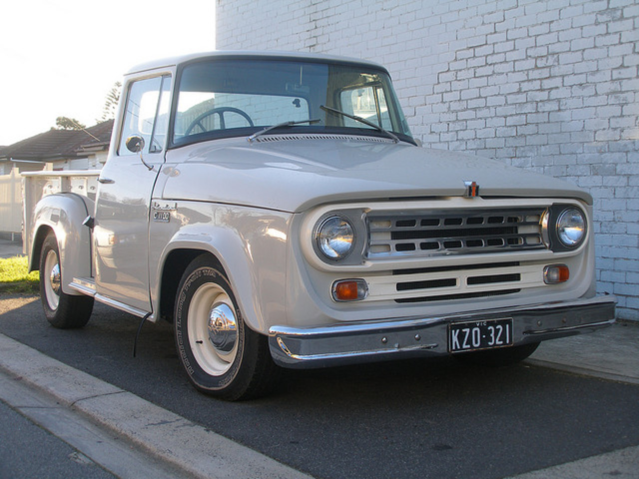 International C1100: Photo gallery, complete information about ...