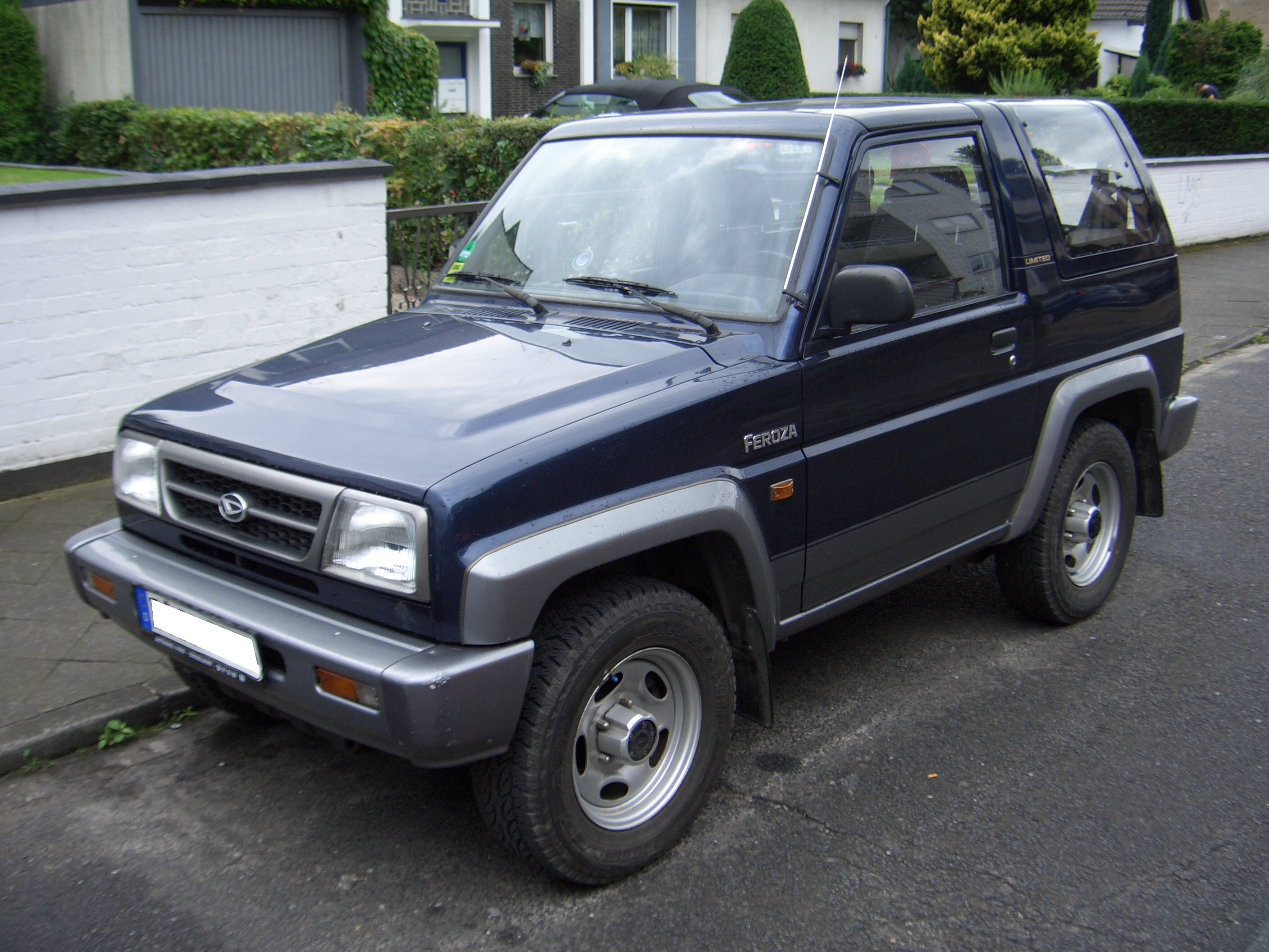 File:Daihatsu Feroza Limited Facelift 1994-1999 frontleft 2008-07 ...