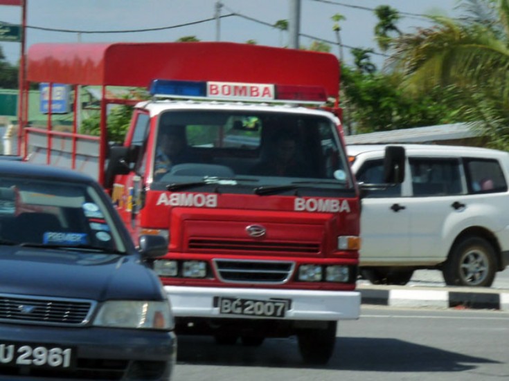 Truck Photos - Brunei Fire and Rescue Department Daihatsu Delta Pick-