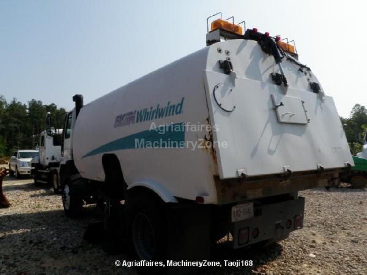 Sweeper Sterling SC8000 of 2001, 12944 EUR for sale - MachineryZone