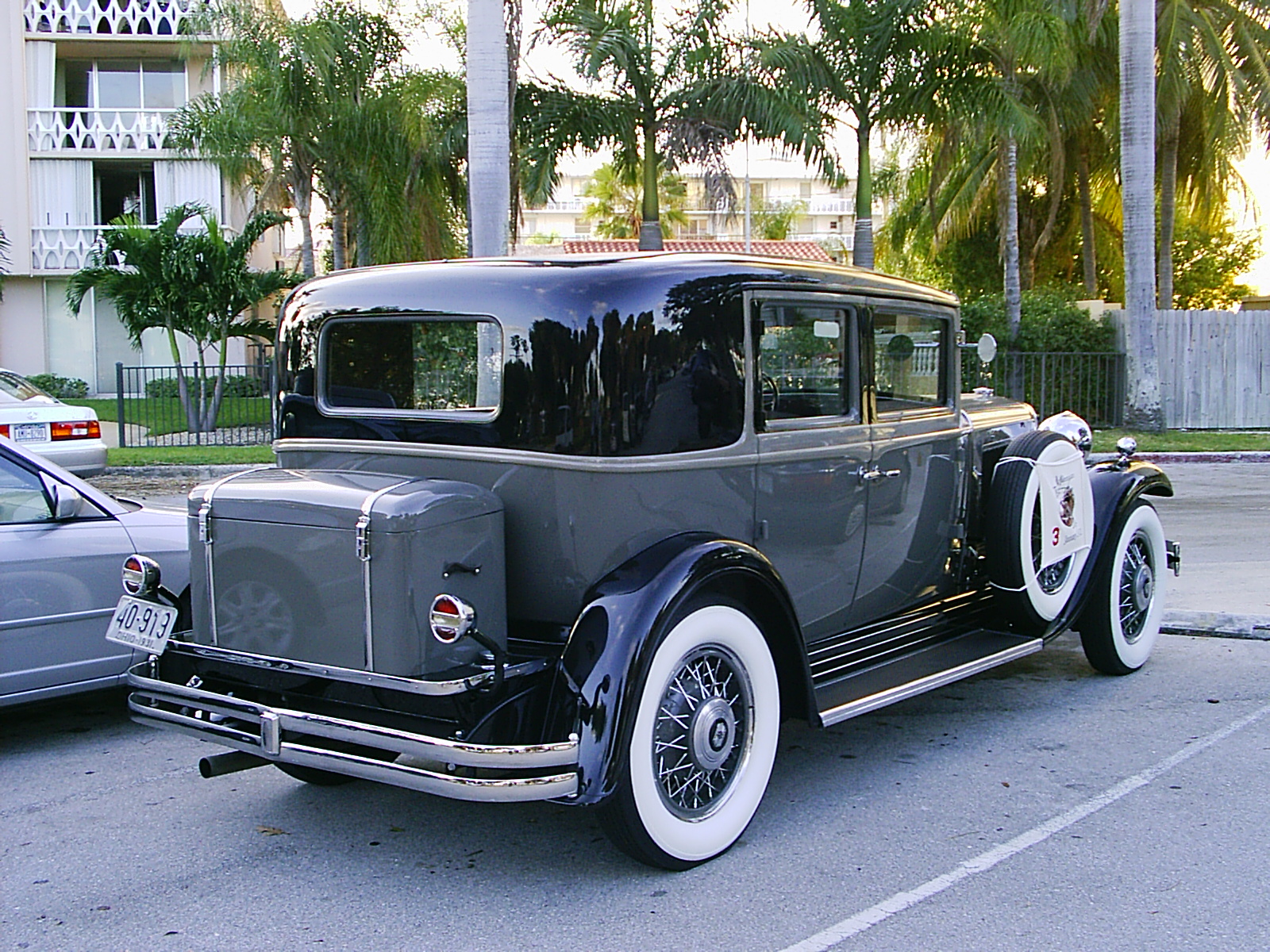 File:1931 Nash Ambassador Sedan Rear.jpg - Wikimedia Commons
