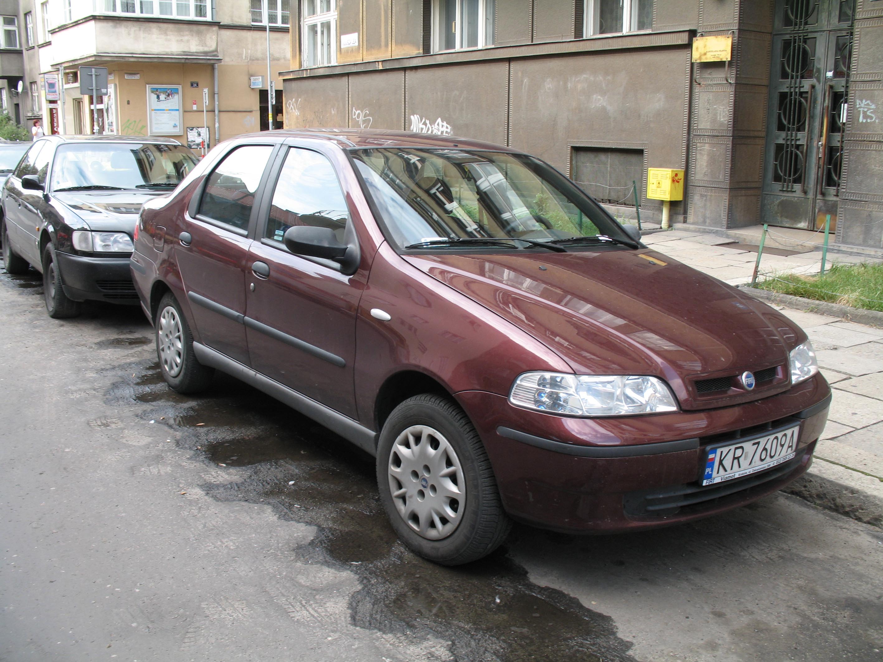 File:Fiat Albea in Krakow.jpg - Wikimedia Commons