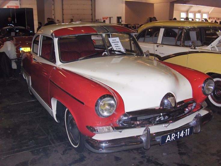 Classic and Vintage Cars - Kaiser Henry J Corsair Deluxe 1953 (