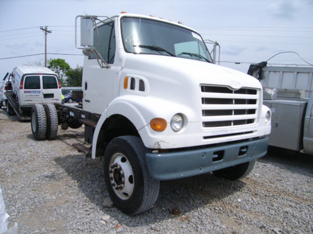 Salvage 2000 Sterling L7501 Truck for Sale