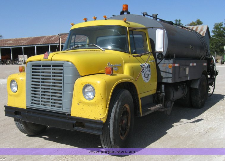 1970 International Loadstar 1700 oil truck | no-reserve auction on ...
