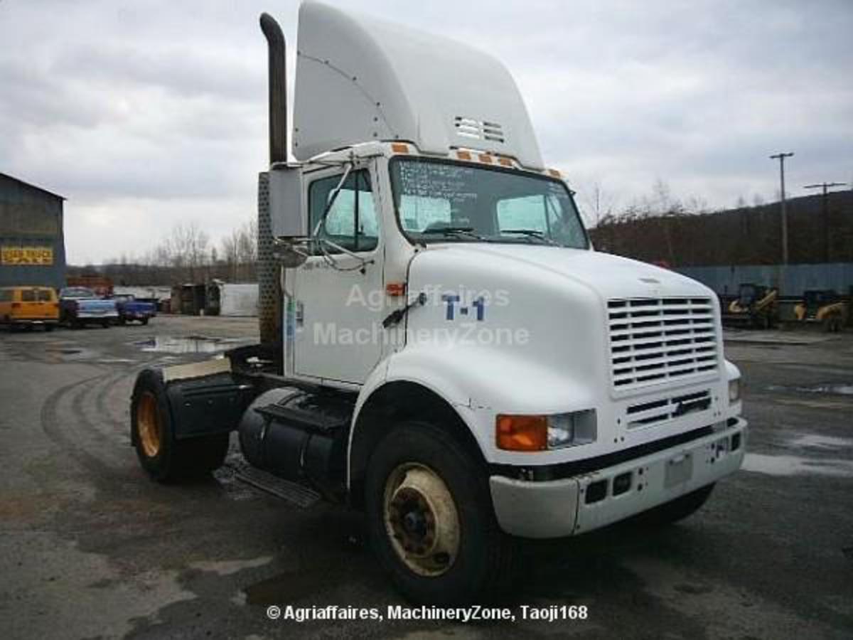 Commercial Trucks International 8100 of 2000 for sale at MachineryZone