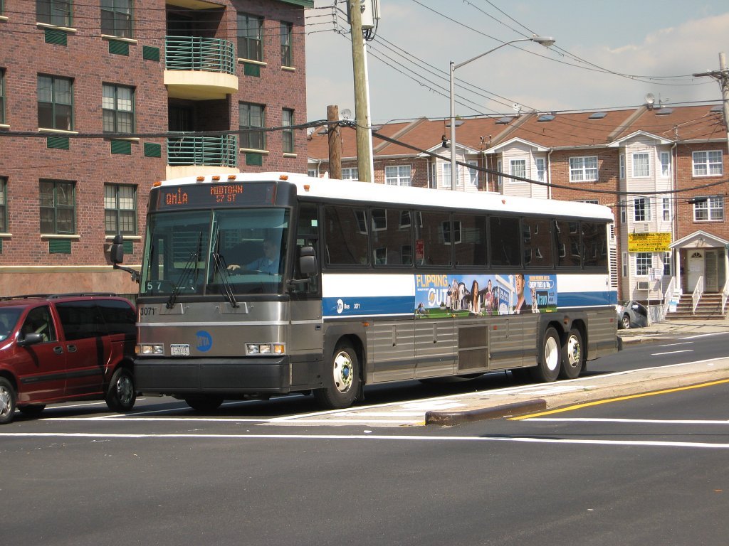File:MTA Bus Company MCI D4500 3071.jpg - Wikimedia Commons