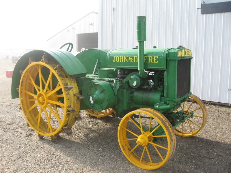Old John Deere Tractor - Collectables Brought Back to Life | John ...