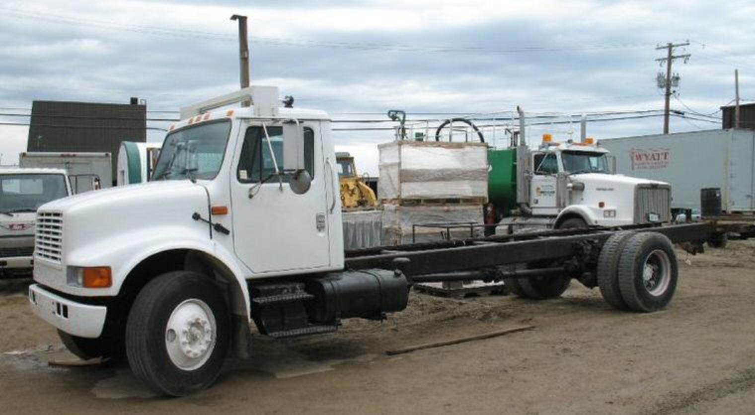 2001 International 4900 White Truck Photo | Truck Pictures