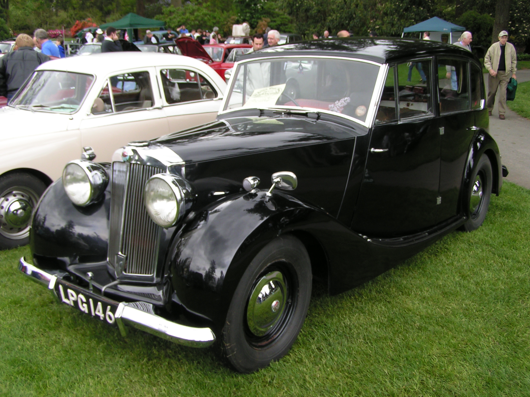 File:1947 Triumph Renown.jpg - Wikimedia Commons