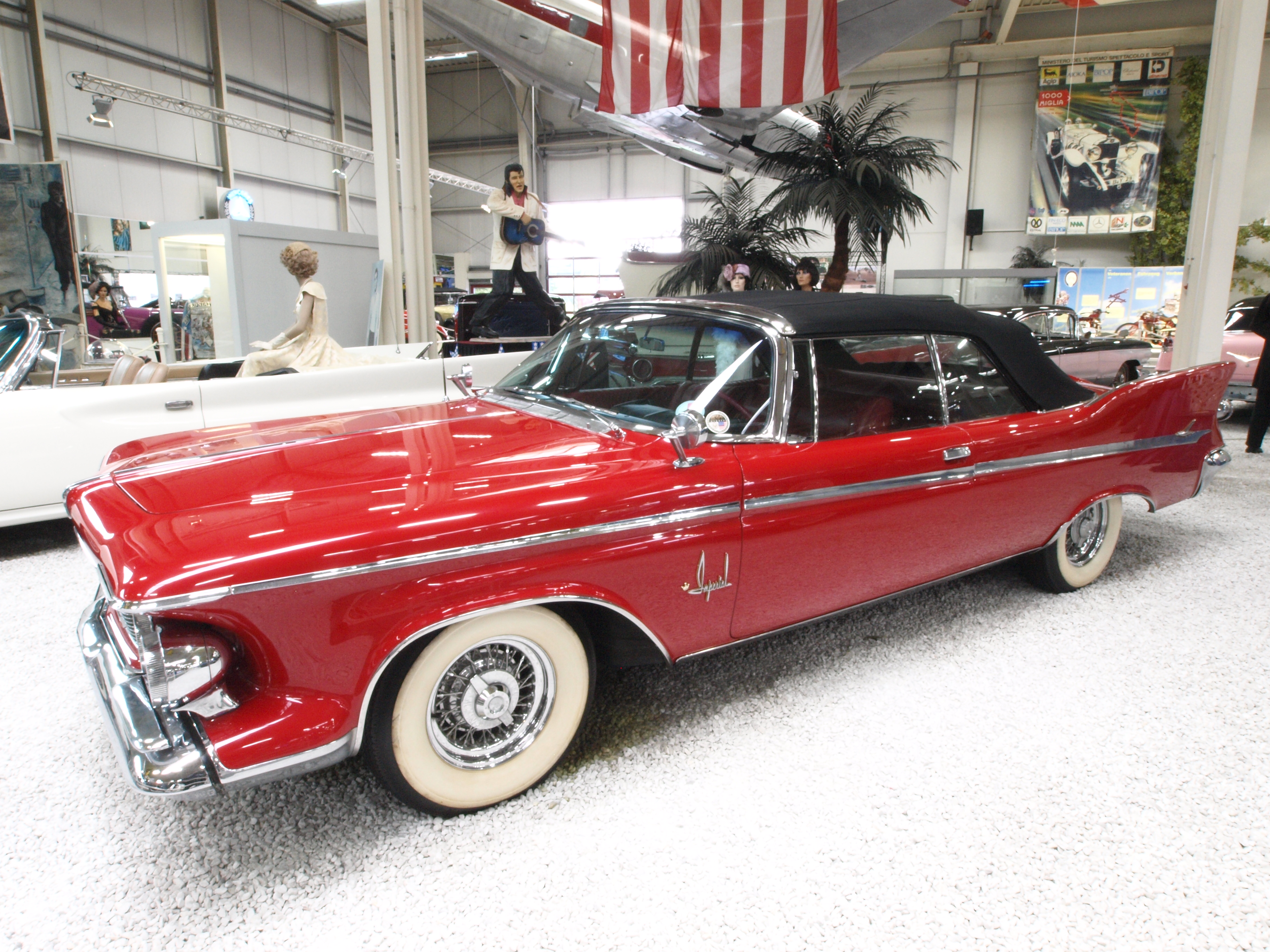 File:Chrysler Imperial Crown Southampton pic2.JPG - Wikimedia Commons