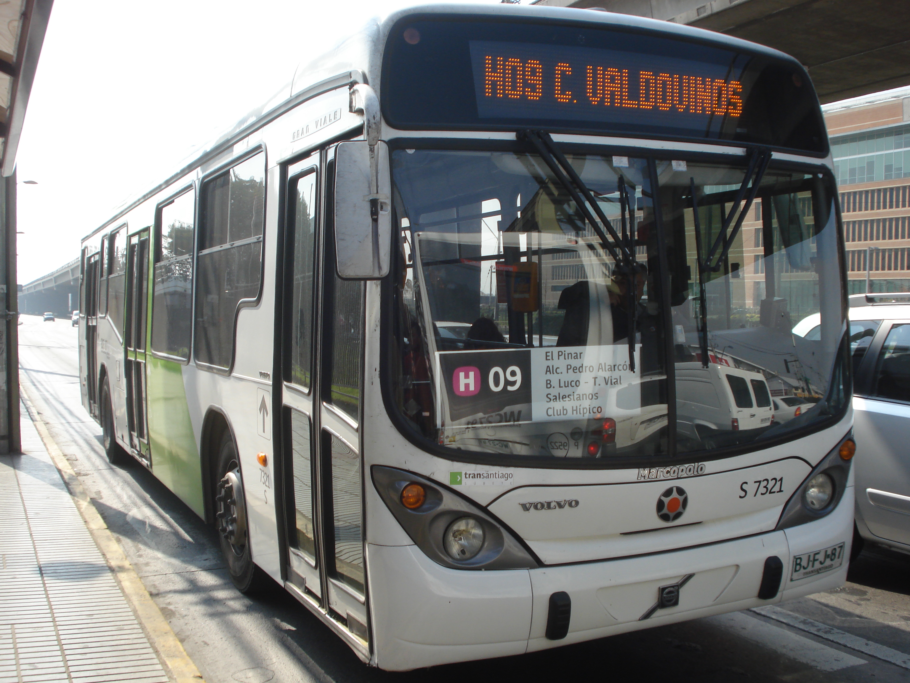File:Marcopolo Gran Viale bus in Santiago de Chile (H09).jpg ...