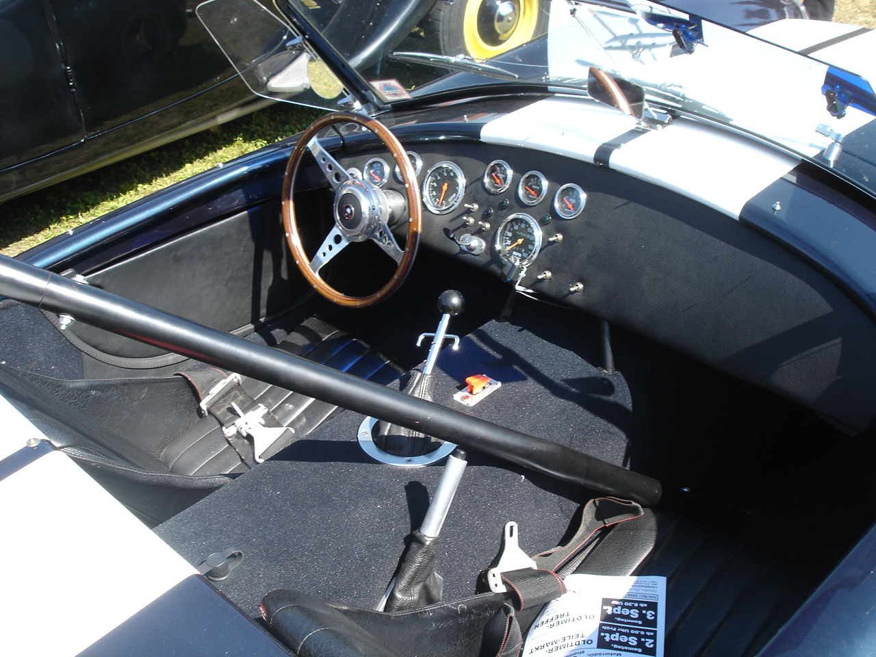 File:Shelby Cobra inside.jpg - Wikimedia Commons