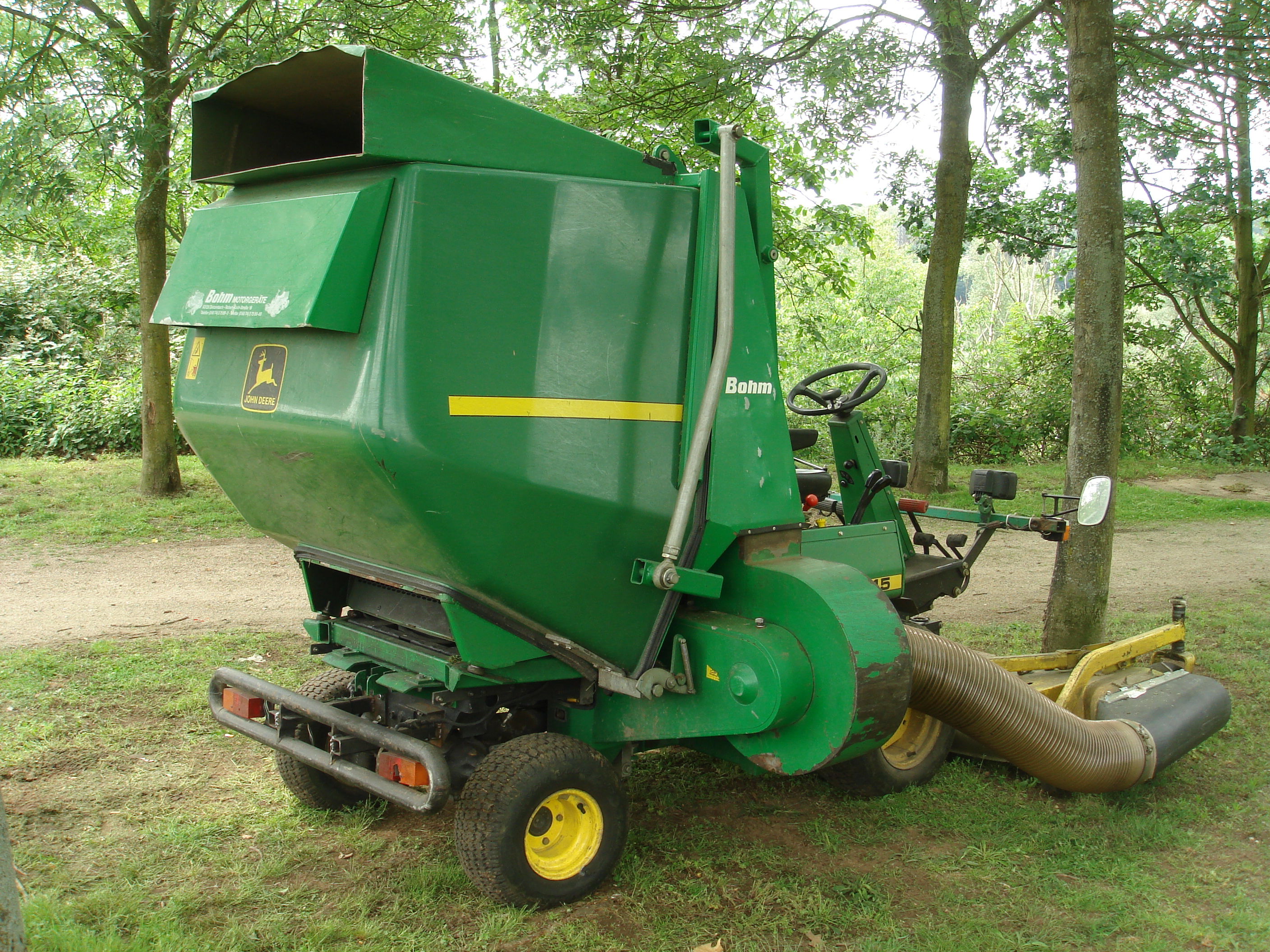 File:John Deere Tractor Lawnmower F1145 1.jpg - Wikimedia Commons