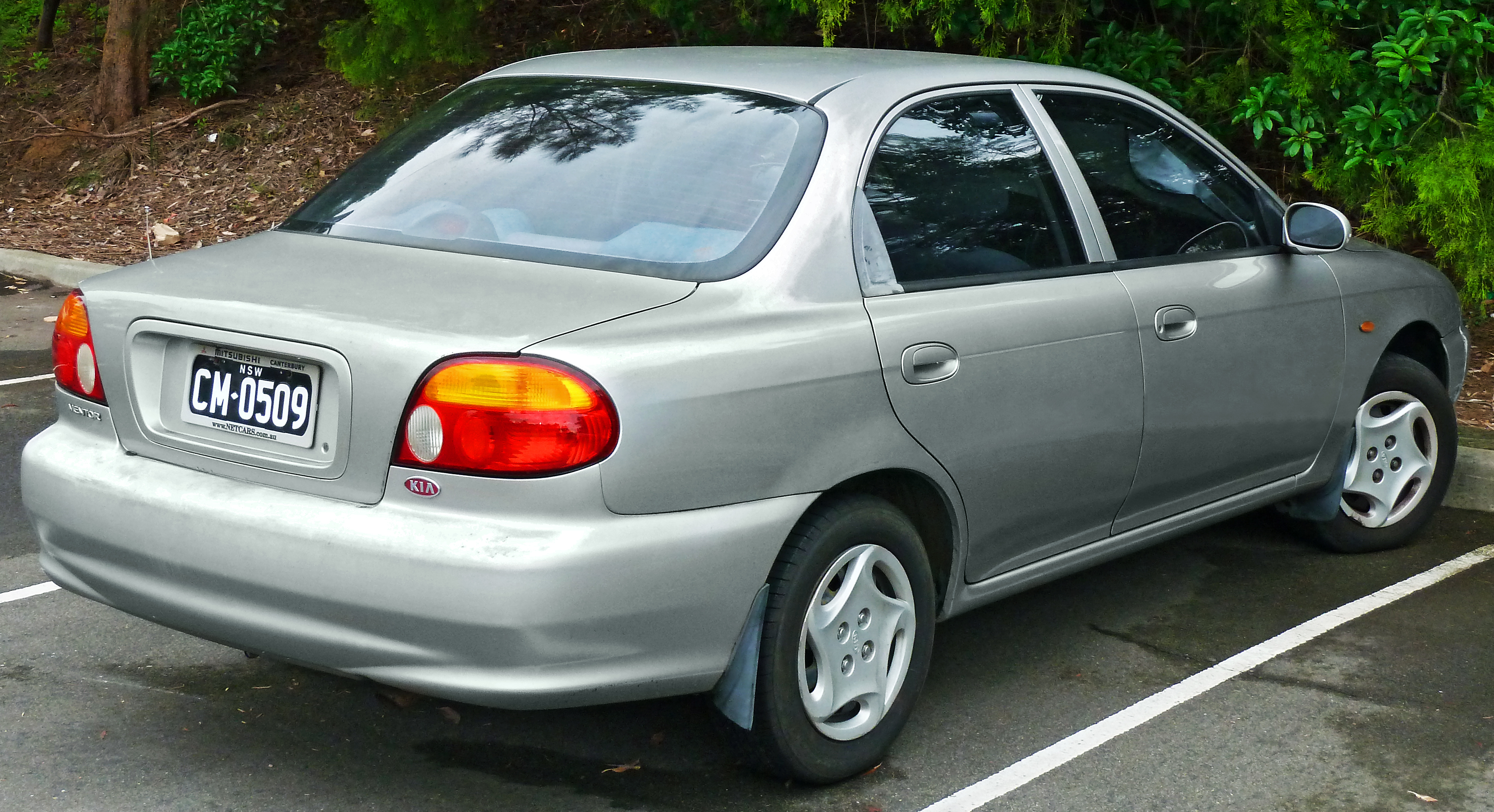 File:1998-2000 Kia Mentor GLX sedan (2011-11-07).jpg - Wikimedia ...