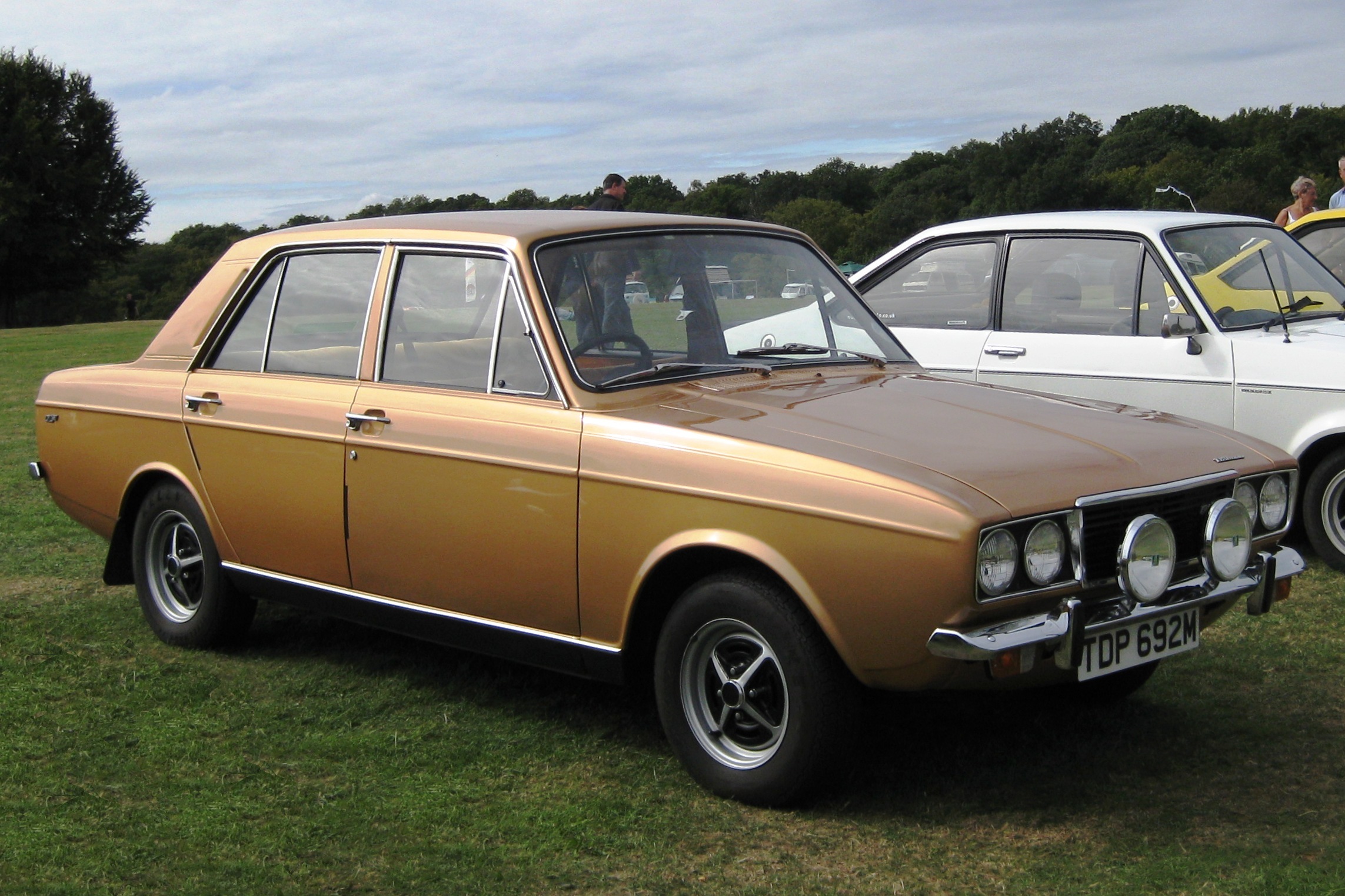 File:Hillman Hunter with fourth of the four fronts 1725cc first ...