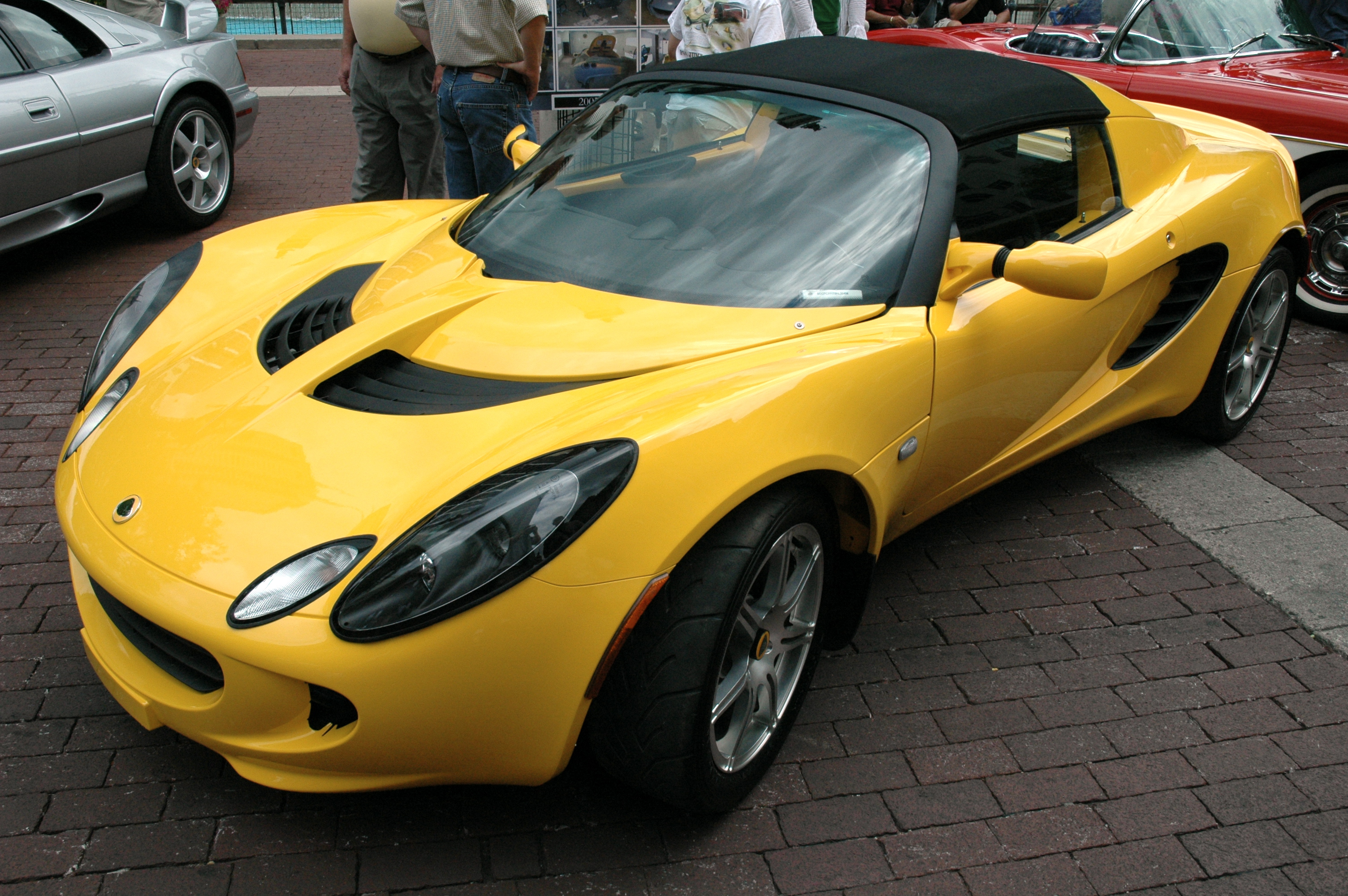 File:Lotus Elise at Indy Concours.jpg - Wikimedia Commons