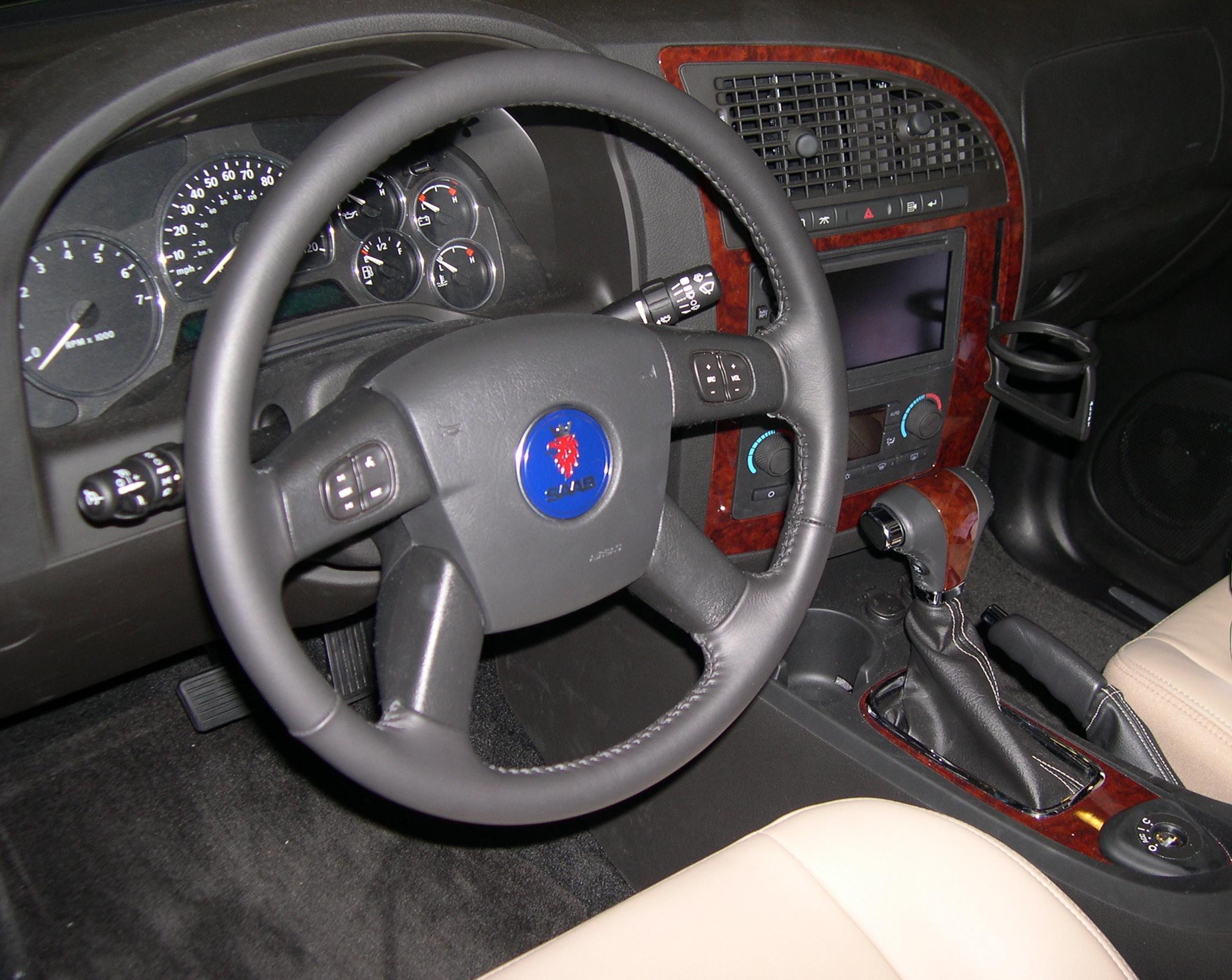 File:2006 Saab 9-7X interior.jpg - Wikimedia Commons
