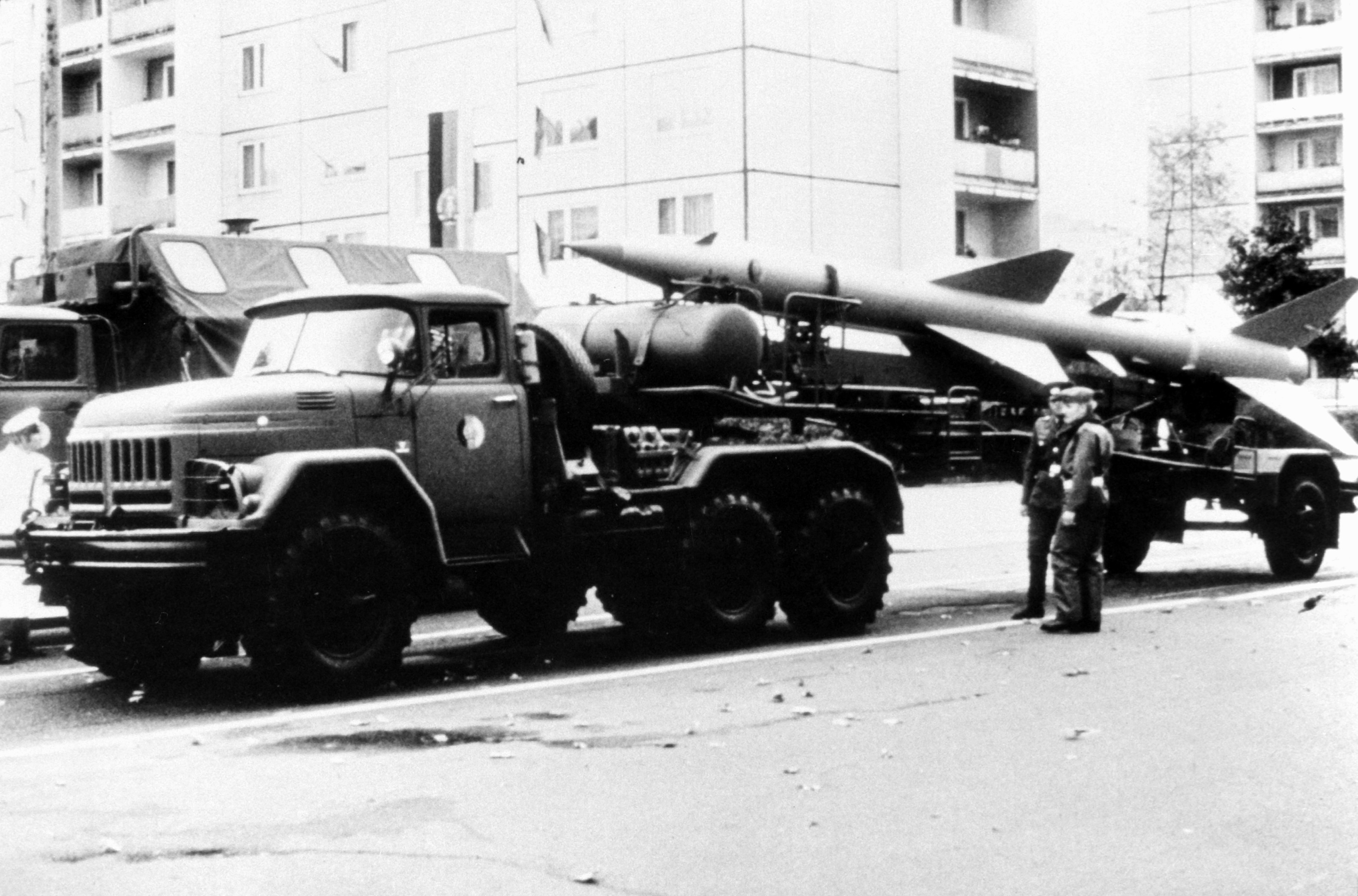 File:SA-2 Guideline towed by a ZIL-131 truck.JPEG - Wikimedia Commons
