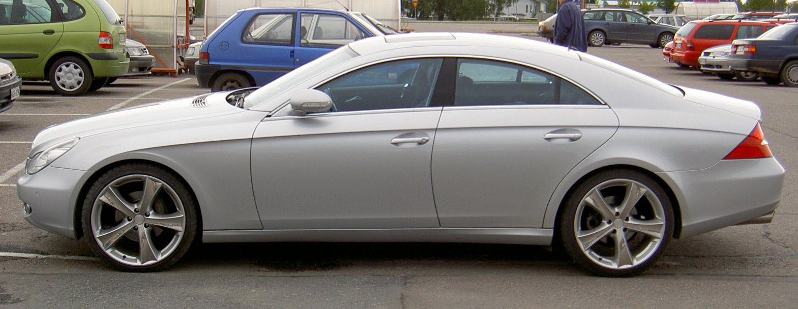 File:Mercedes-Benz CLS 320 CDI .jpg - Wikimedia Commons