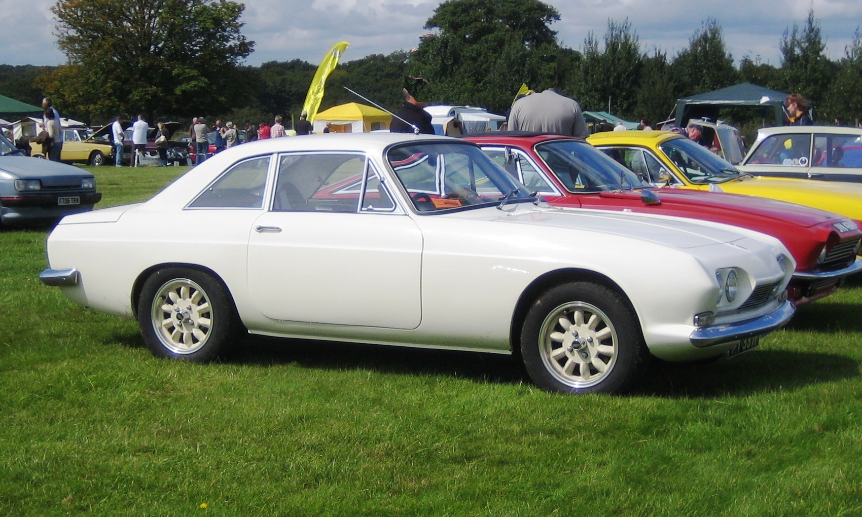 File:Reliant Scimitar before it became a GTE in Hertfordshire.jpg ...