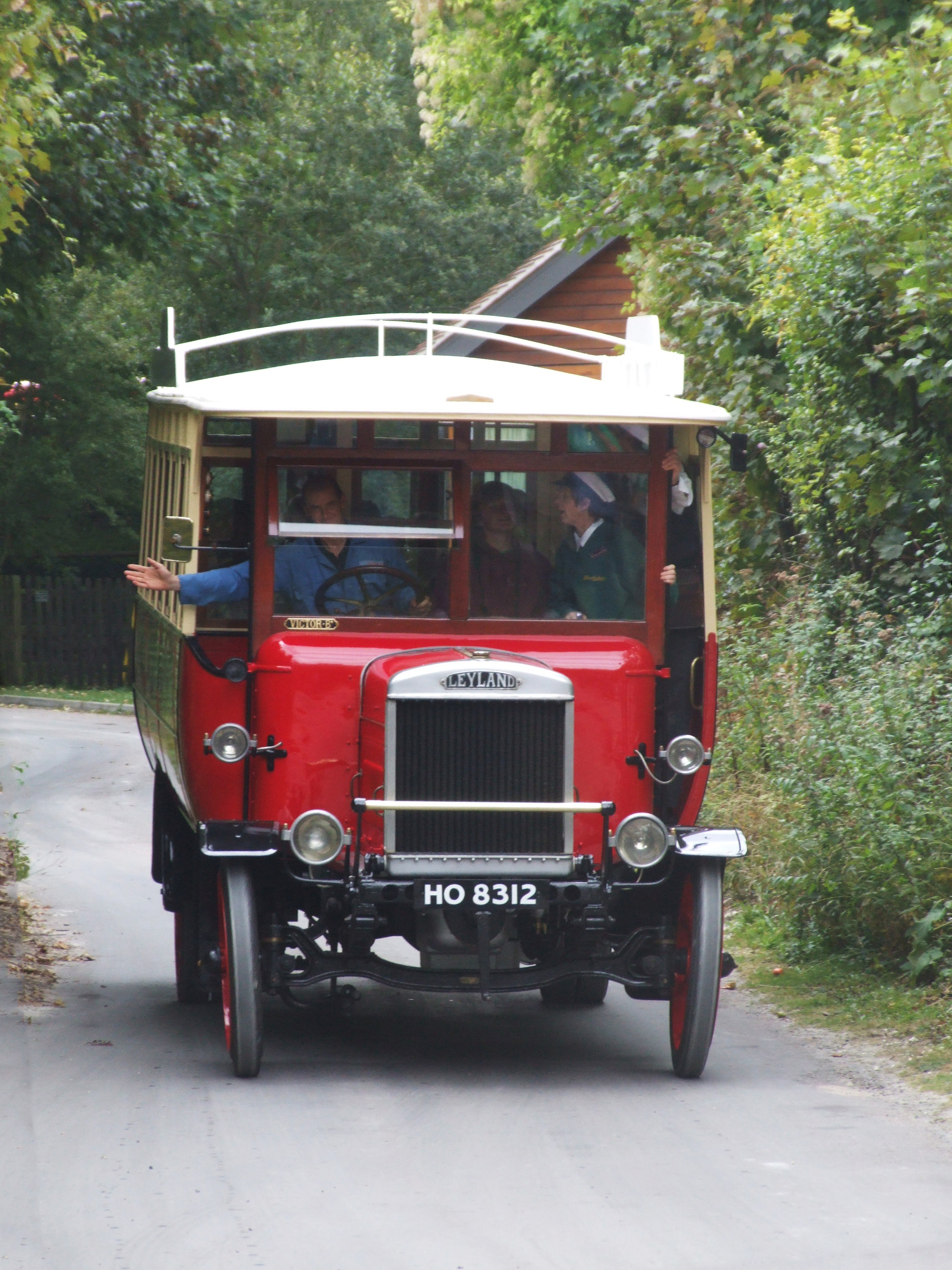 File:Early Leyland bus, Amberley.jpg - Wikimedia Commons