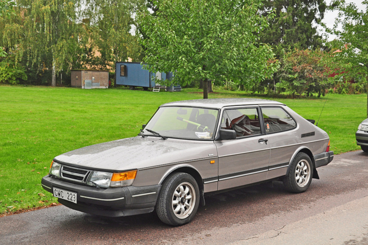 Flickr: The The "Classic" SAAB 900 Pool