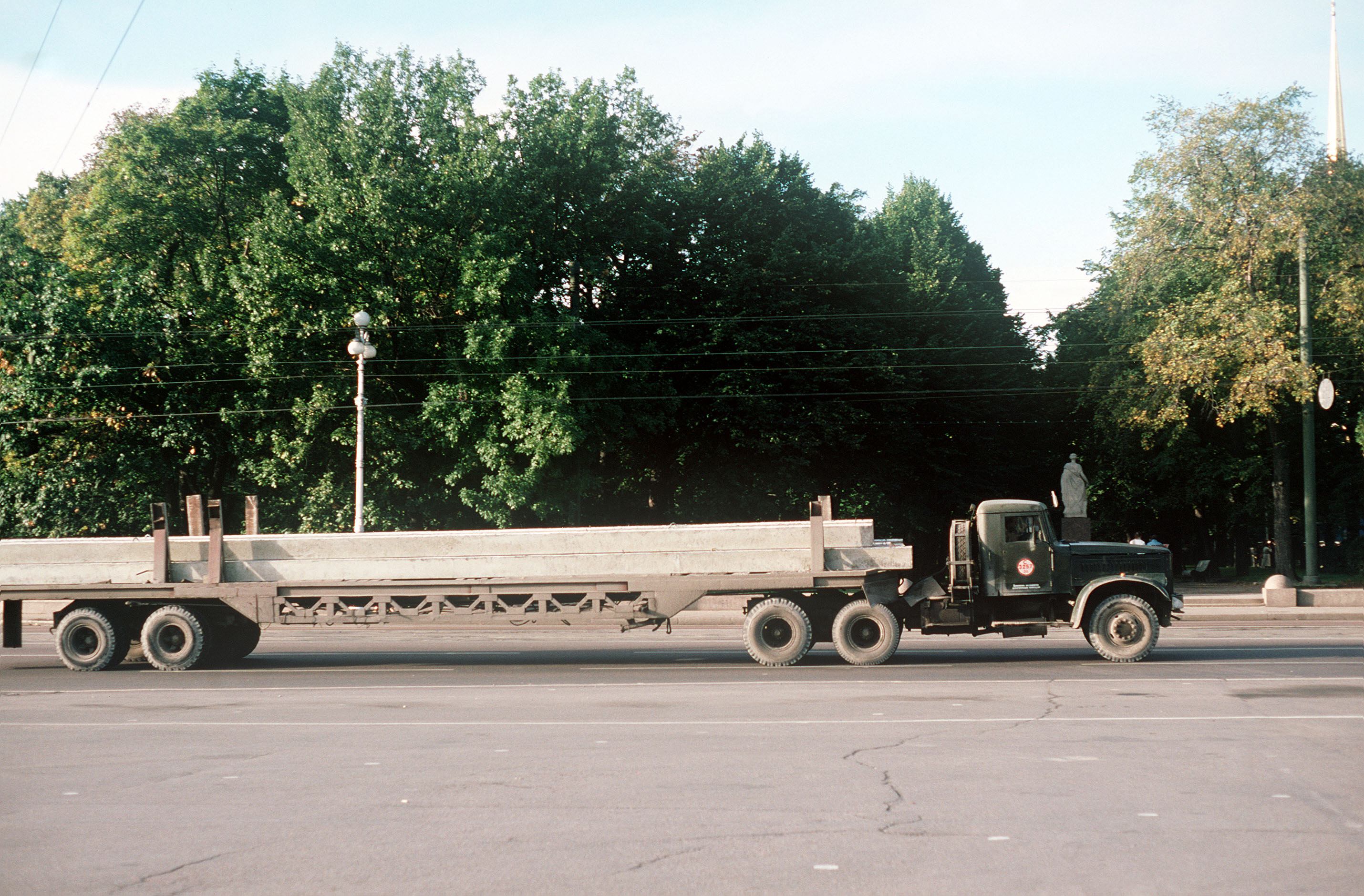 File:A KrAZ-258 tractor truck and transport trailer.JPEG ...