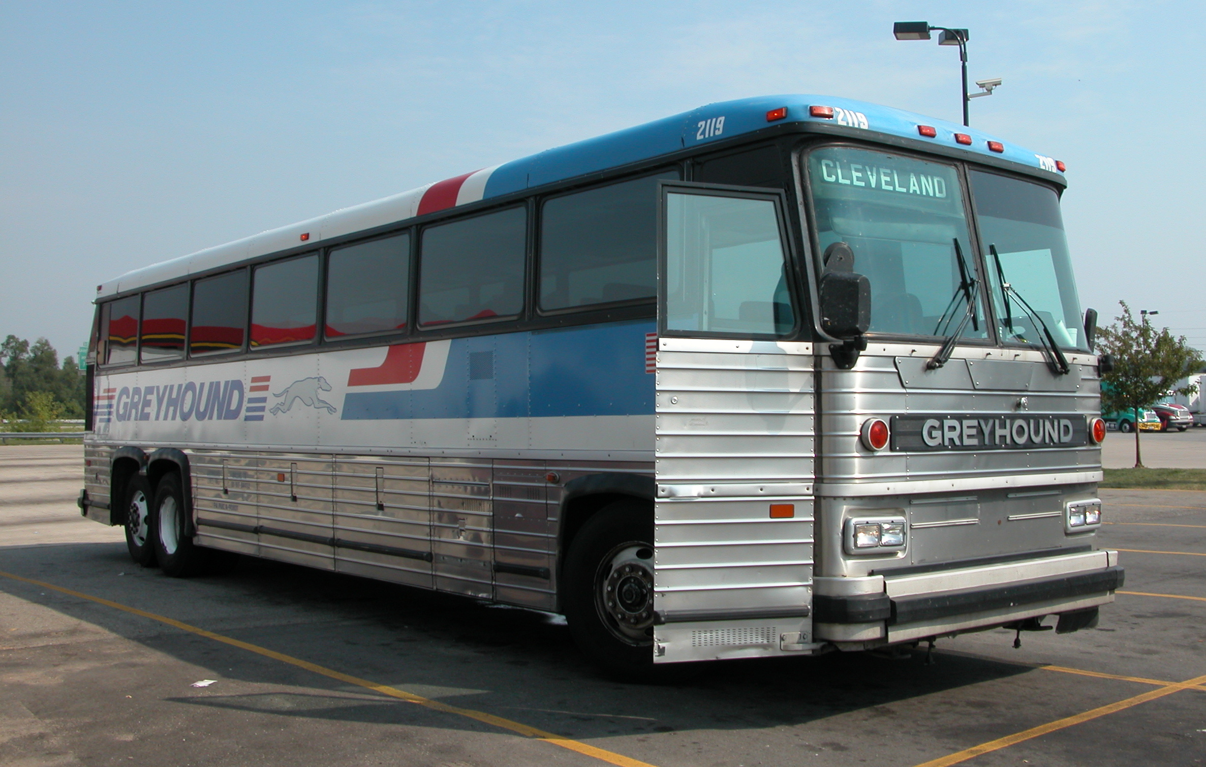 File:2003-08-25 Greyhound bus.jpg - Wikimedia Commons