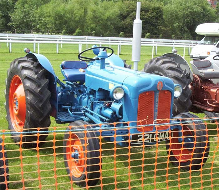Fordson Dexta: Photo gallery, complete information about model ...