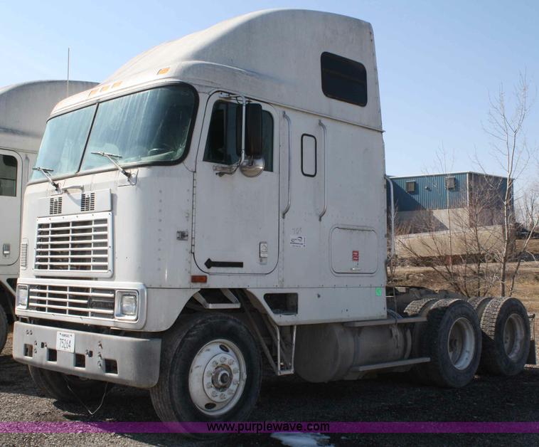 1995 International 9600 semi truck | no-reserve auction on Tuesday ...