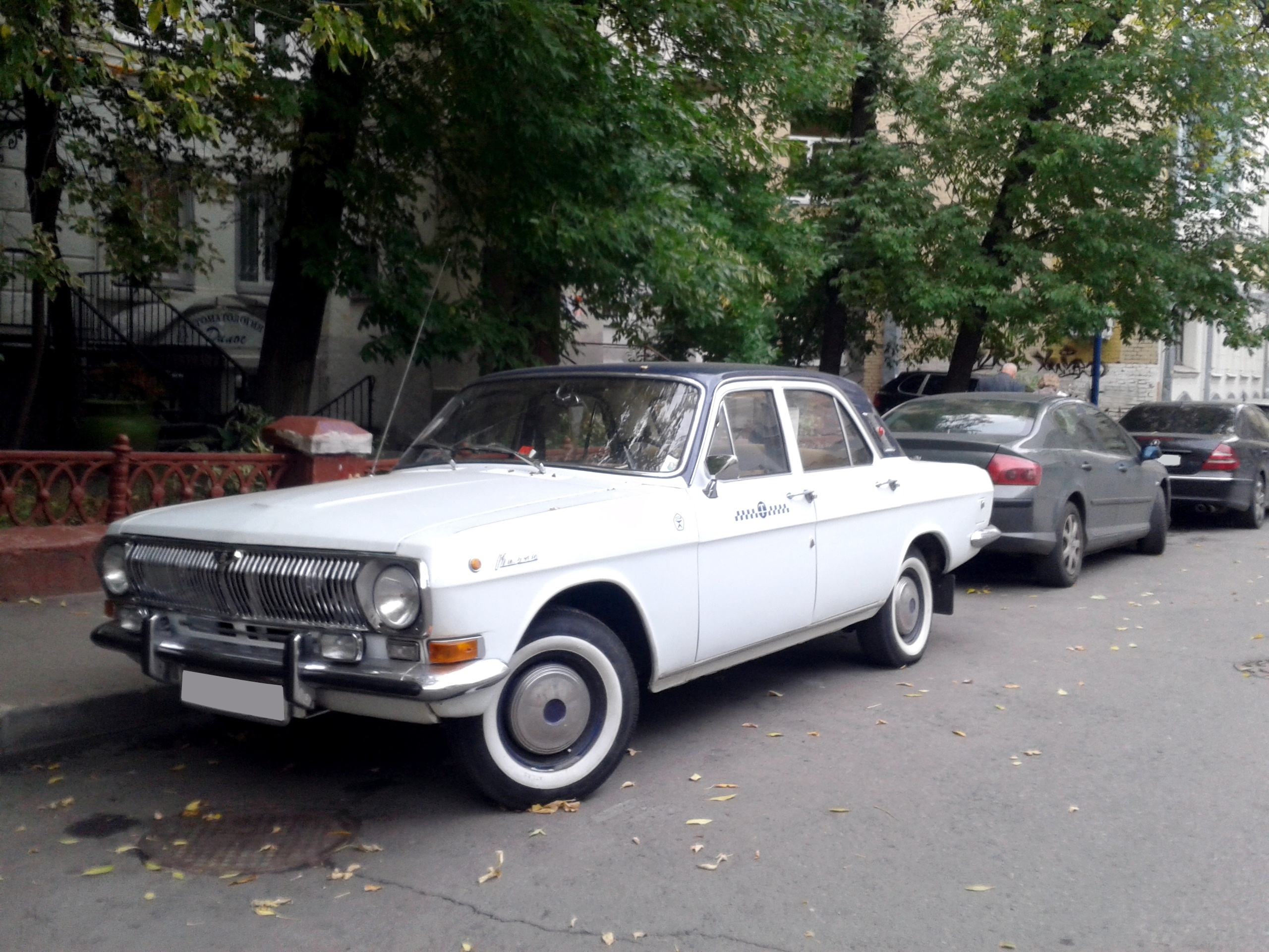 File:Volga GAZ-24 taxi edition.jpg - Wikimedia Commons
