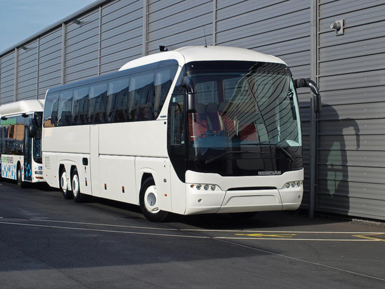 Neoplan Tourliner picture (9) - Firm Guide