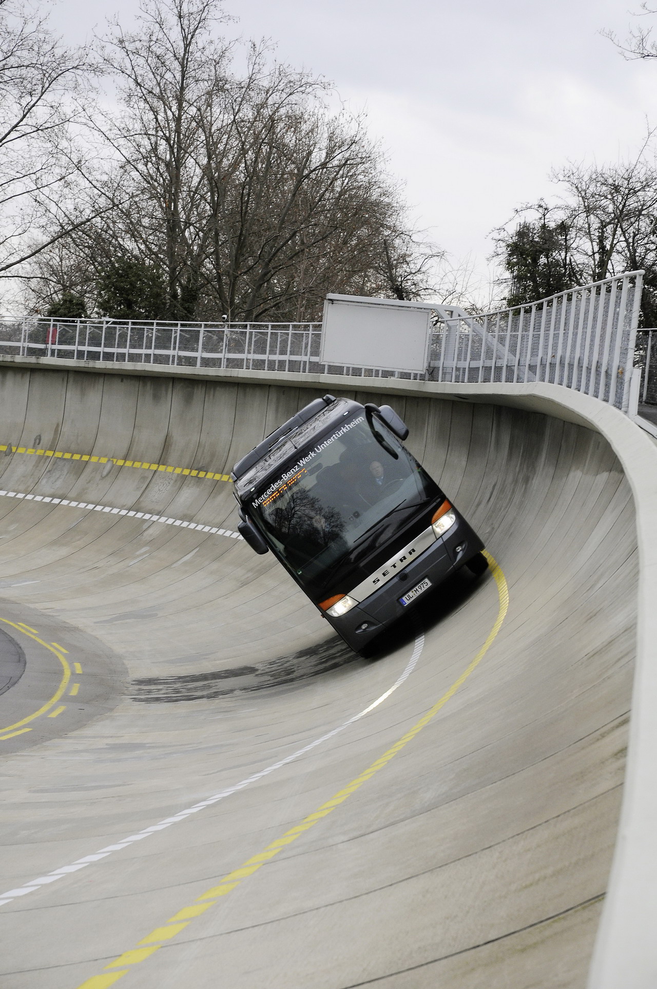 setra-s-411-hd-as-a-visitor-bus-at-the-daimler-ag-test-track_2 ...