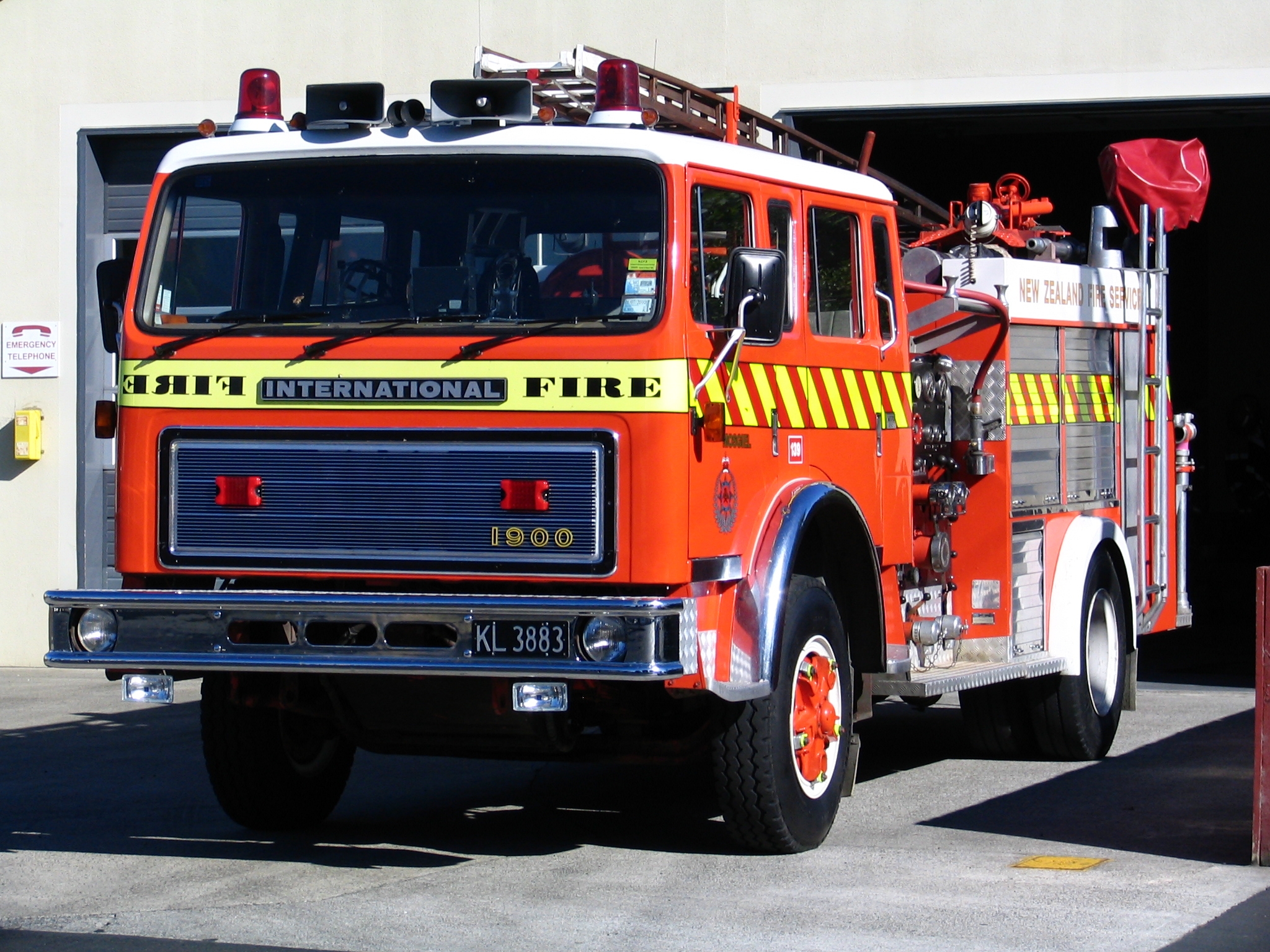 File:International fire engine, New Zealand Fire Service, Mosgiel ...