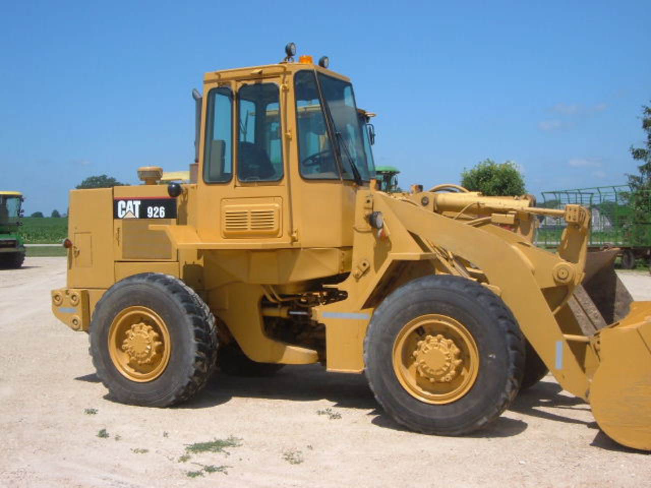 Caterpillar 926. Best photos and information of model.