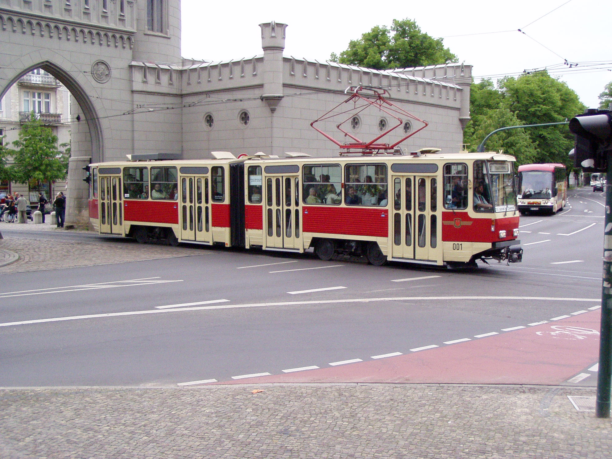 Potsdam - Tatra Tram vor dem Nauener Tor - Foto