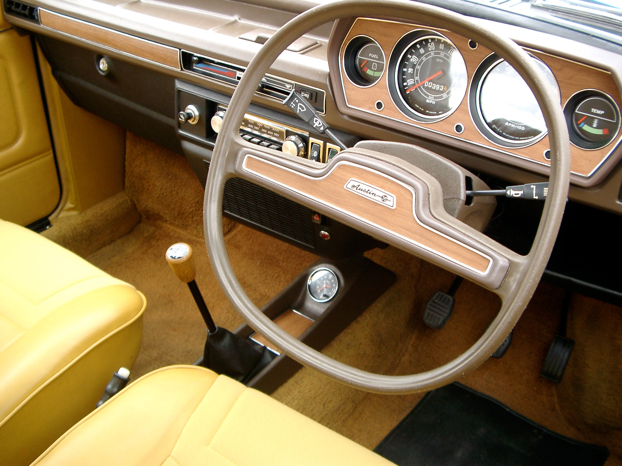 File:Austin Allegro Interior with Quartic steering wheel.jpg ...