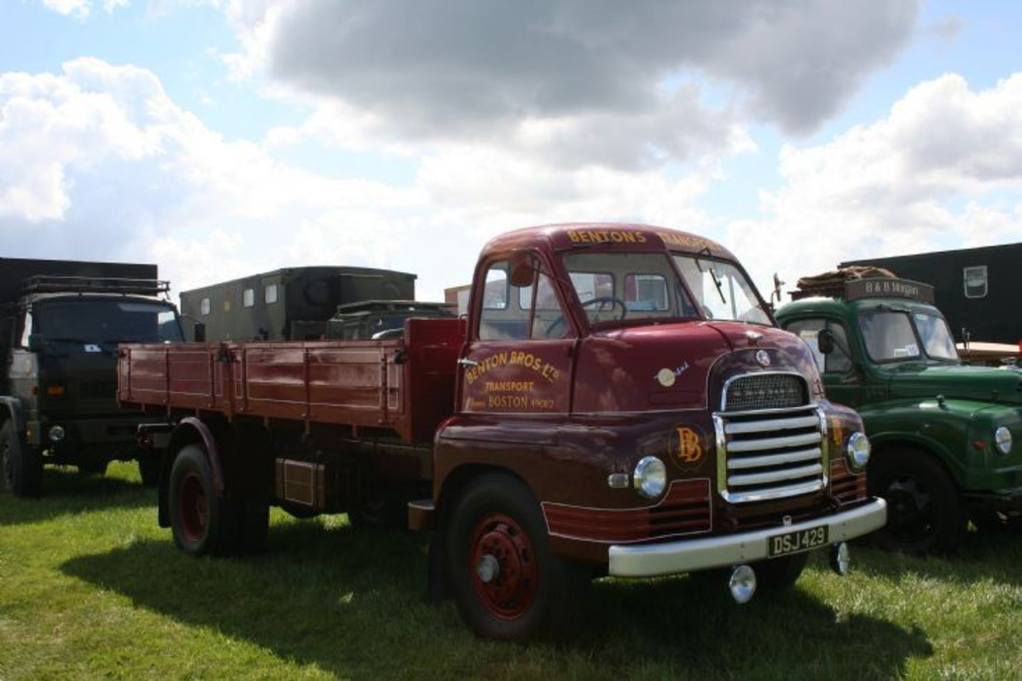 Truck Photos - 1960 Bedford S type dropside lorry at Carrington ...