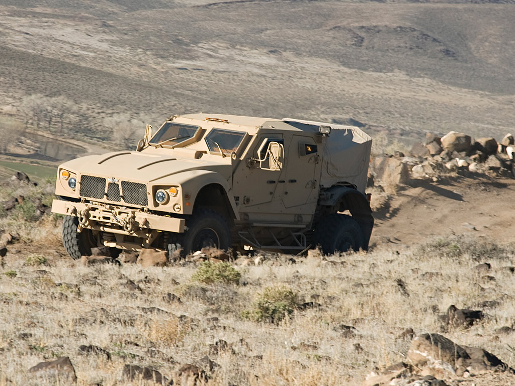 Oshkosh BB 2 Ton cab chassis Photo Gallery: Photo #11 out of 10 ...