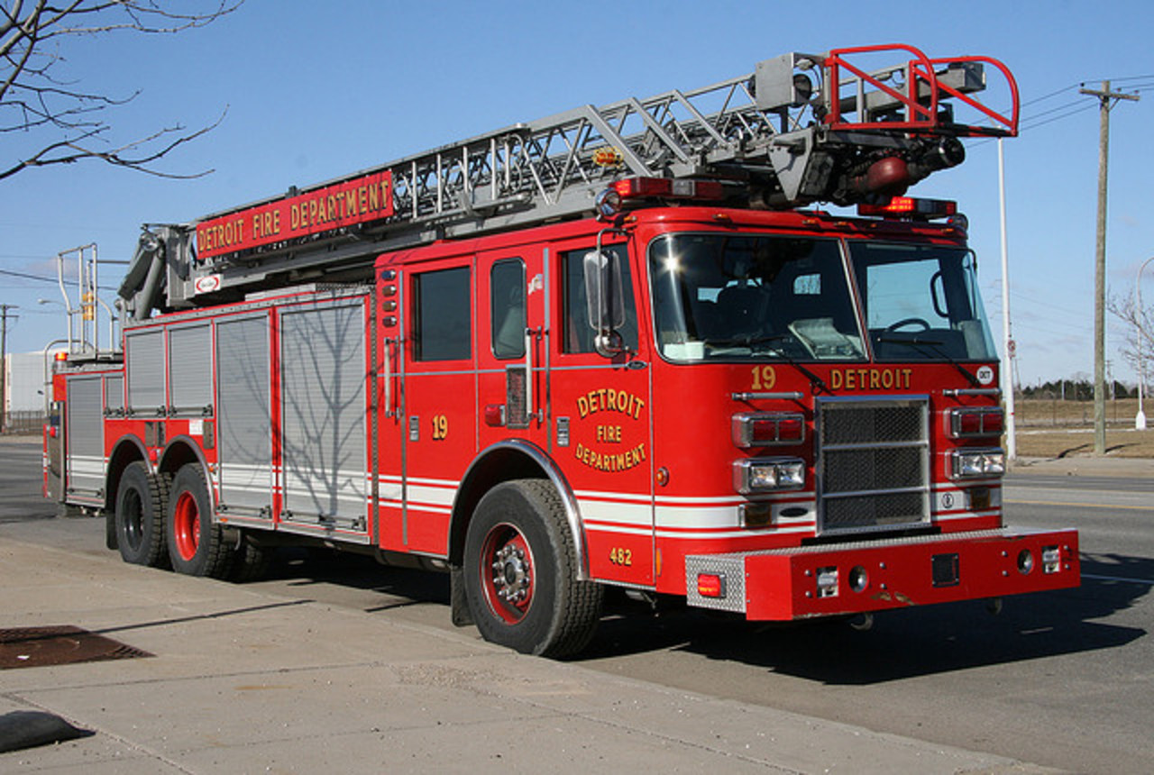 Pierce Ladder truck of the DFD | Flickr - Photo Sharing!