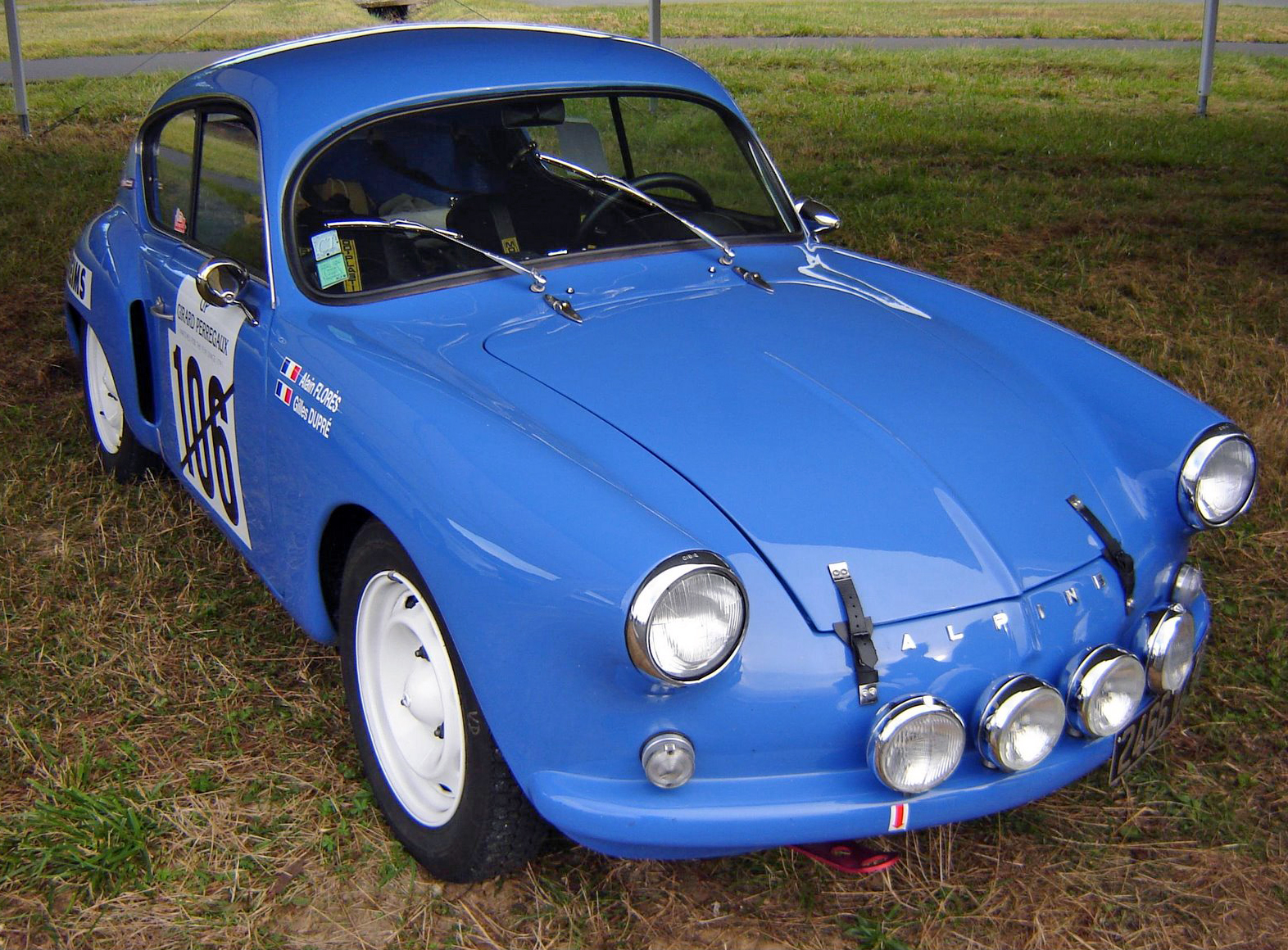 File:1957 Alpine A106 Coach Mille Miles.jpg - Wikimedia Commons