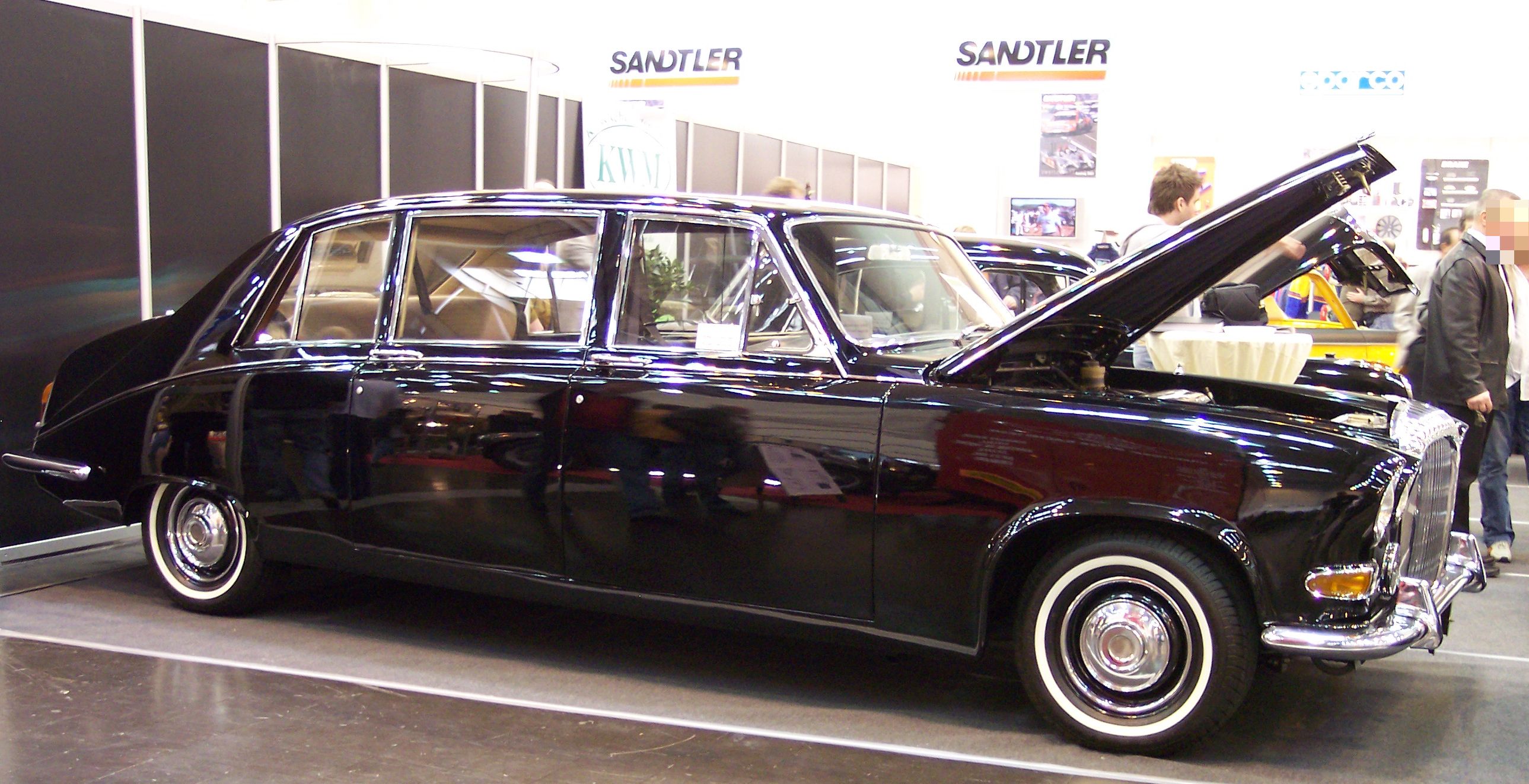 File:Daimler DS420 Limousine r black TCE.jpg - Wikimedia Commons