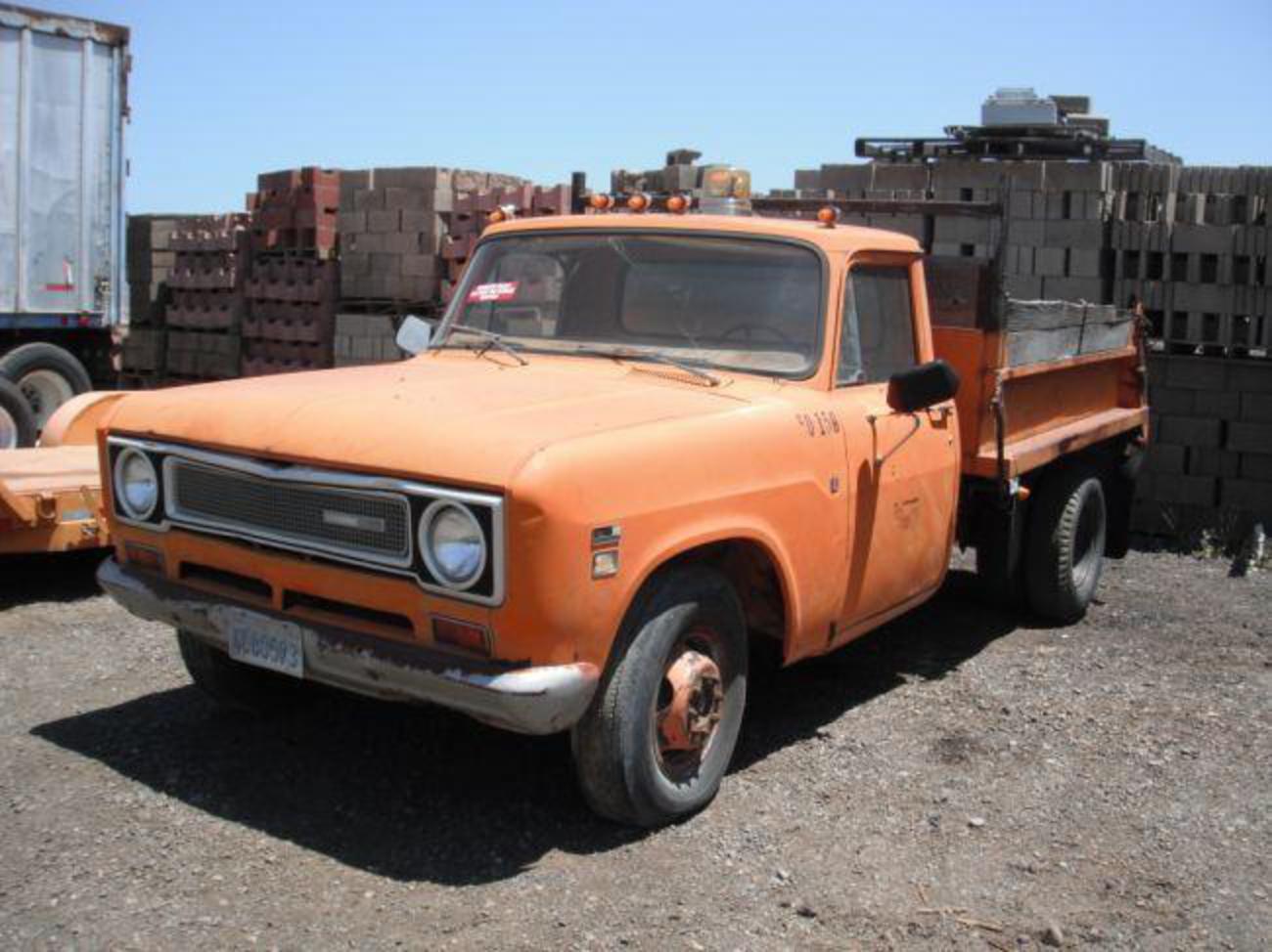 1971 International 1310 S/A 8' Dump Truck