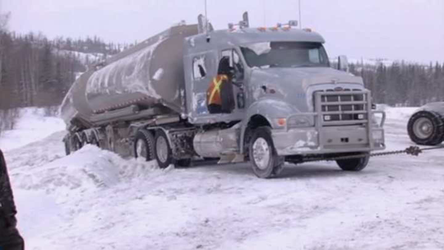 IMCDb.org: Peterbilt 387 in "Ice Road Truckers, 2007-