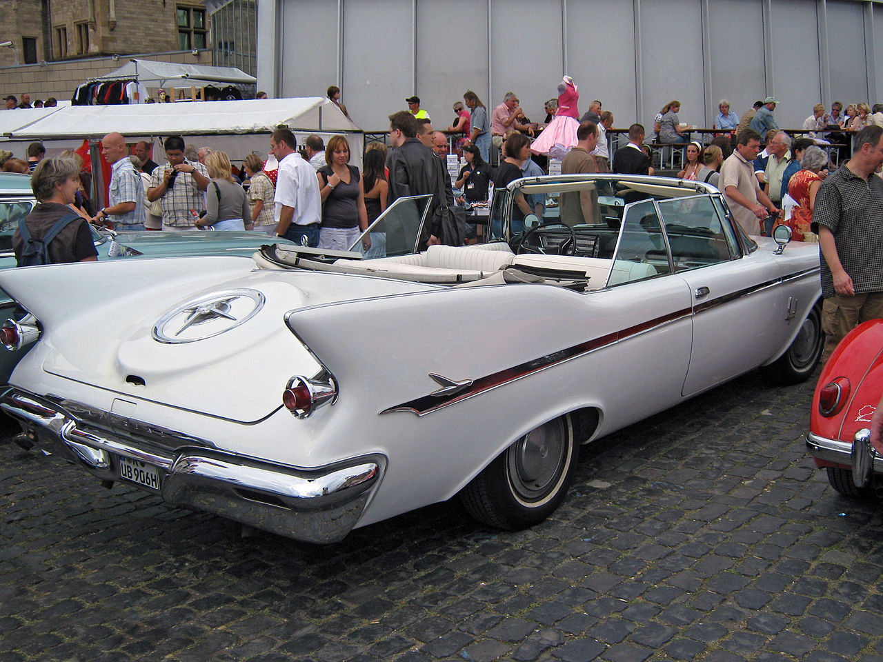 File:1961 Imperial Crown Cabrio Heck.jpg - Wikimedia Commons